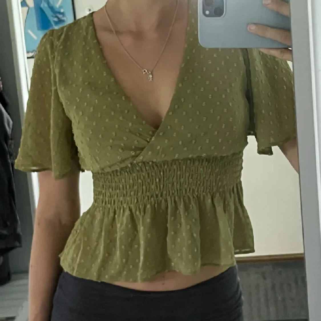 Grön topp / blus med volanger