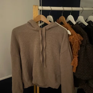 Stickad hoodie - Beige huvtröja från hm🙌🏾
