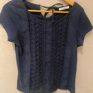 Marinblå spets topp💙 - Super fint skick!! 