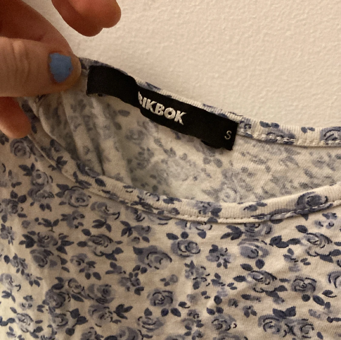 Topp med blå blommor - 91