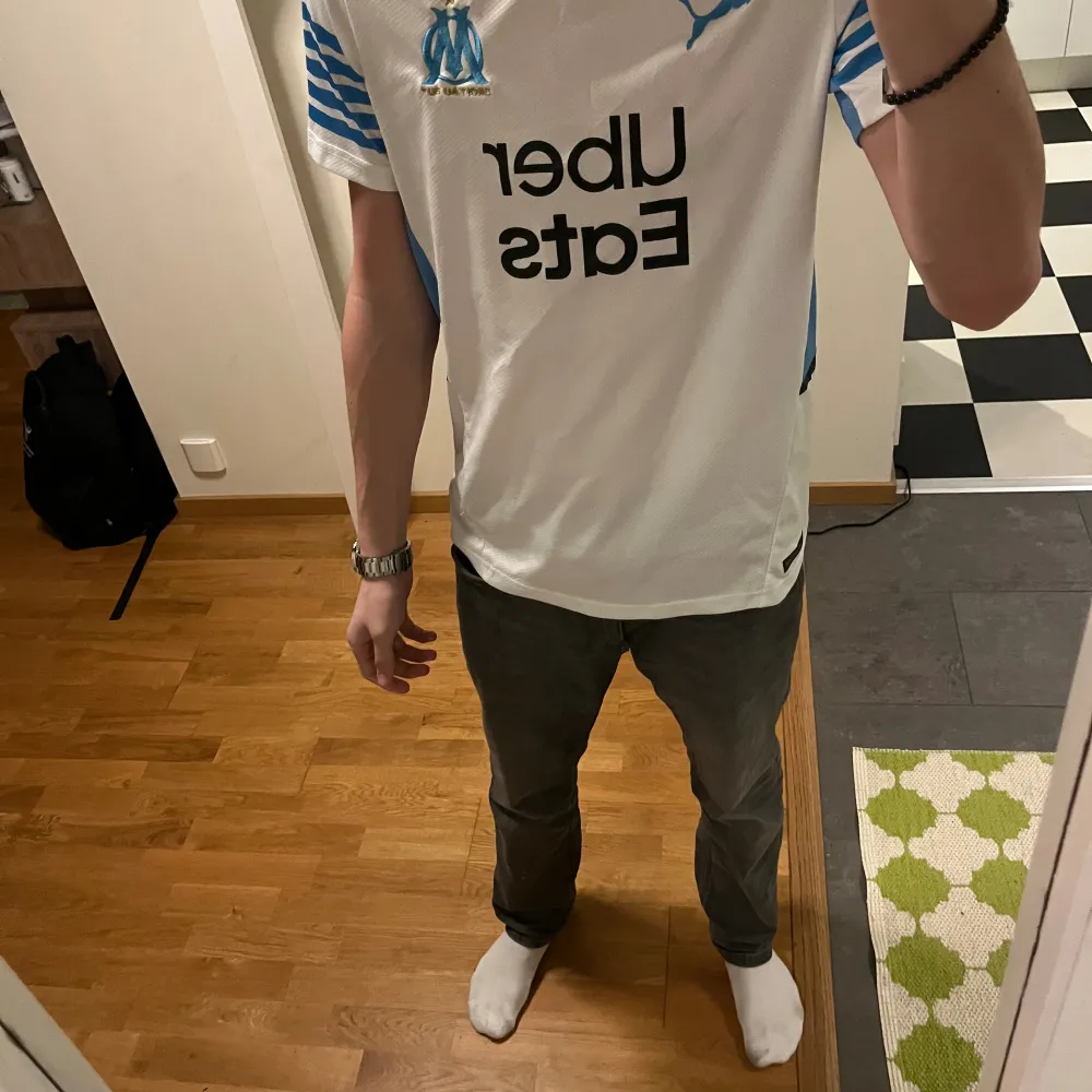 Marseille fotbolls tröja  Storlek M Skick 10/10. T-shirts.