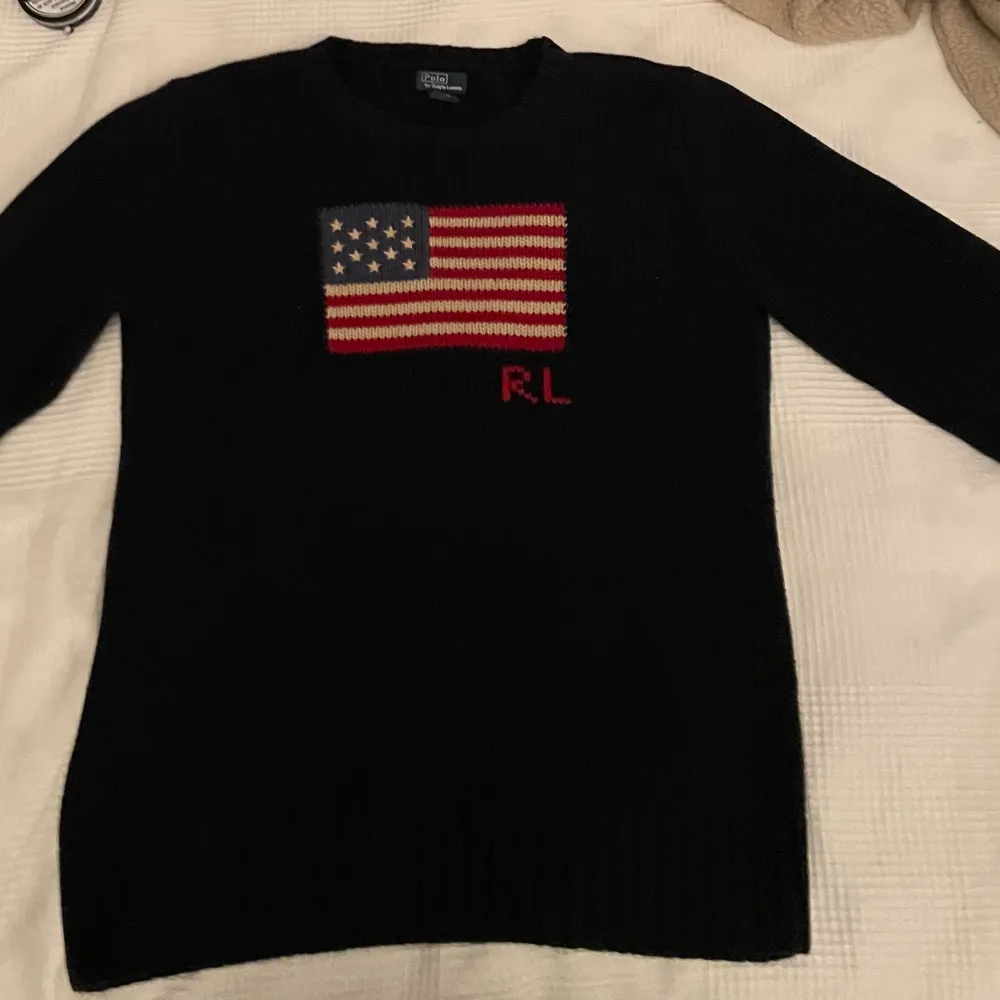 Stickad Ralph Lauren tröja usa flagga.  Storleken står som passar som medium storlek. . Stickat.