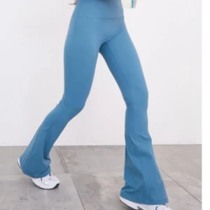 Tränings set  - Säljer helt oanvänt träningsset från PLT, slutsålt. Storlek 34-36. Jackan och byxor. 