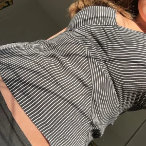 Stockh lm topp - Underbar topp från stockhlm, storlek 36🖤🤍 pris kan diskuteras vid snabb affär🎀