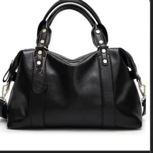 Skolväska  - Säljer denna jättefina skolväska från temu. Får plats med otroligt mycket saker och har små fickor 😍 jättebra skick  