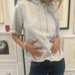 Kortärmad hoodie - Så najs basicplagg!!!