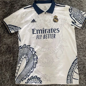 Real Madrid T-shirt  - Helt ny real Madrid T-shirt, perfekt inför sommaren
