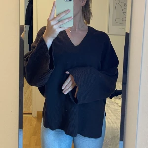 Brun tröja - Brun tröja med slits på sidorna🤎andra bilden visar hur färgen ser ut