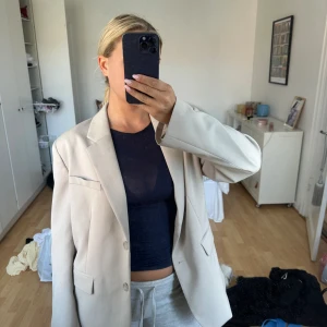 Kavaj - Säljer denna kavajen från GinaTricot! Super fint skick ❤️