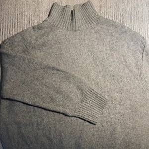 Grå stickad tröja  - Grå stickad från HM i storlek S