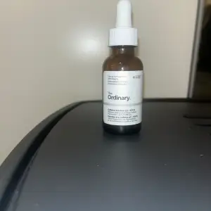 The ordinary caffeine solution 5% som är en väldigt bra produkt men trotts det är detta en produkt som inte hjälpt mig, även om den fått en ärlig chans. Lite mer än 50% kvar. Ord pris: 119kr Mitt pris: 69kr