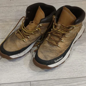 Puma,Nike,Timberland,Björn Borg och adidas - Bra skick. Ni får skriva i kommentarerna vilken sko ni vill ha eller veta storleken.