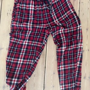 Mysiga fleecebyxor - Mysiga fleecebyxor strl M