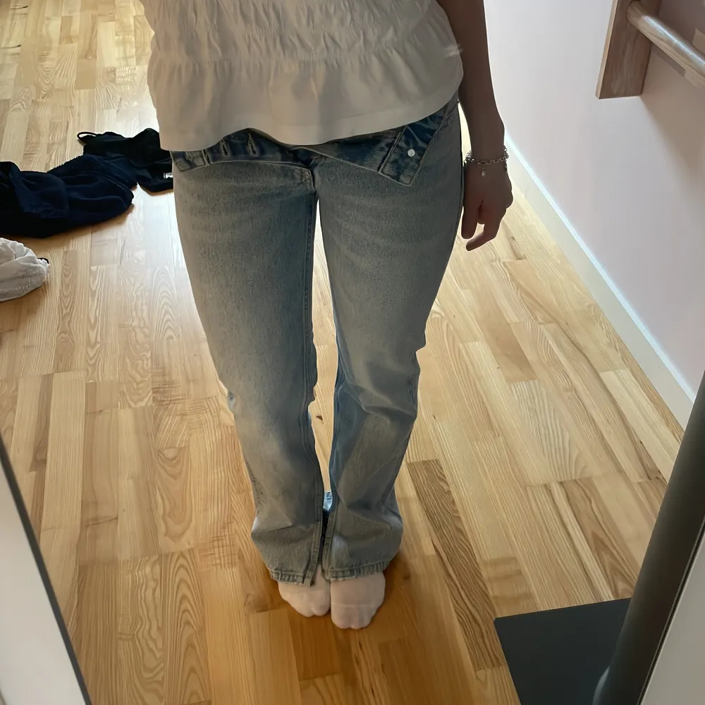 Skitsnygga ljusblåa jeans från zara. Använt ett fåtal gånger och är därför i nyskick!!💗. Jeans & Byxor.