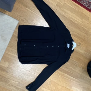 Calvin Klein skjorta - Skick 9/10 endast avvänd 3-4gånger 