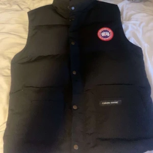 Canada goose väst  - Storlek M 