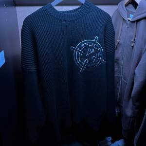 Oversize vicinity knit sweater, använd fåtal gånger och iprincip nyskick.  Nypris 1200  