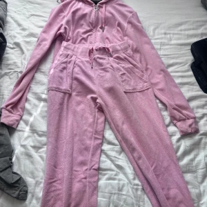 Juicy Couture  - Säljer hela sättet för 1000kr + frakt 59kr