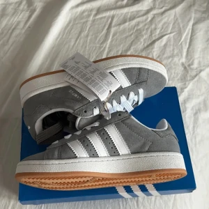Adidas campus 00  - Säljer ett par helt nya oanvända adidas campus 00 Storlek 38  Pris 1600  