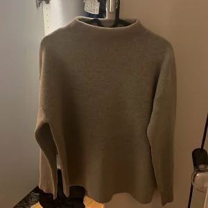 Tröja  - Tröja från Åhléns! Aldrig använd 