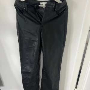 Skinnbyxor - Skinnbyxor från H&M Utsvängda ben