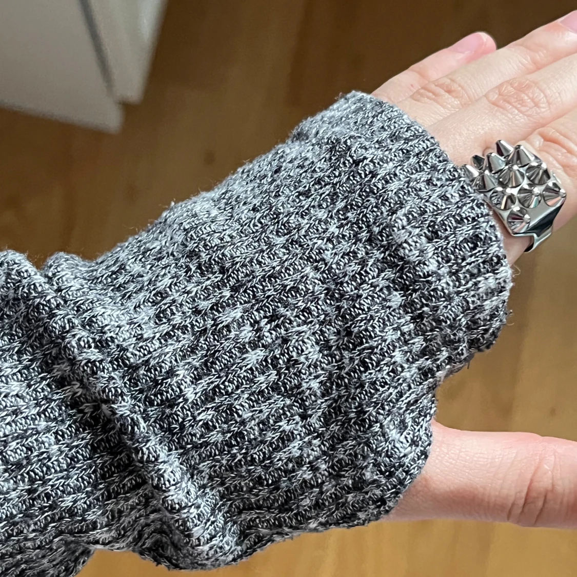 Kort stickad hoodie - 91