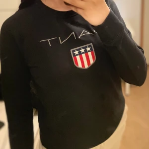 Gant tröja  - Använt ett par gånger. Mörk blå Priset kan diskuteras 