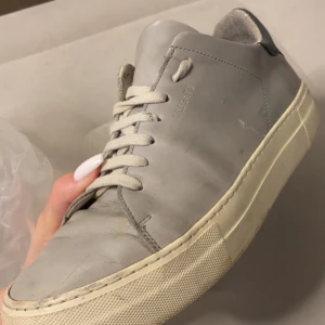 Axel Arigato skor - Väldigt använt skick , pris kan absolut diskuteras