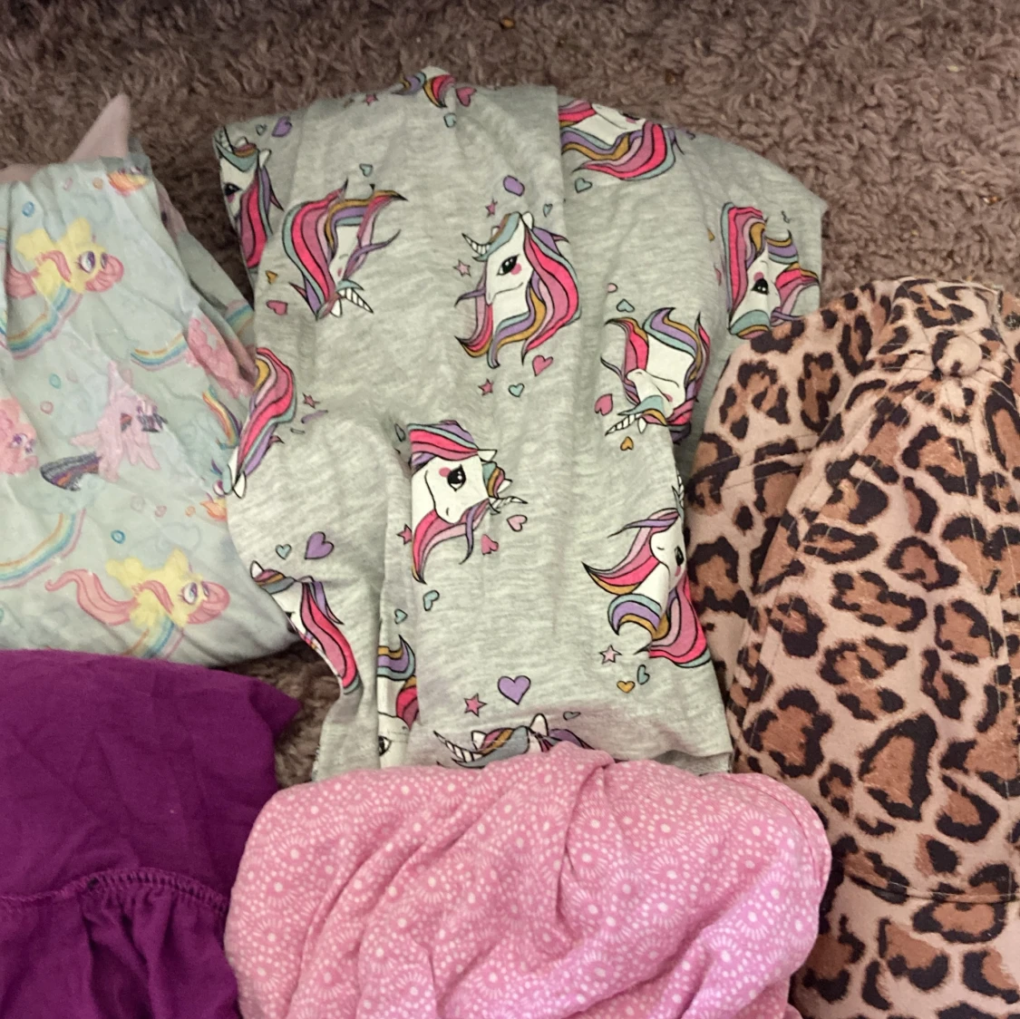 Sommriga barn  kläder till salu  - 90