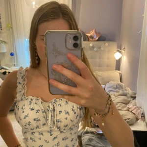 Magtröja - Gullig magtröja med blommigt mönster och rosett framtill🥰