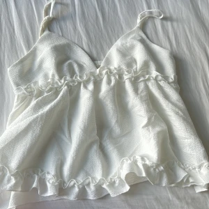 Linne!! - Säljer ett linne från shein. har aldrig använts!💗