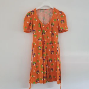 Retro orange klänning - Strlk 34