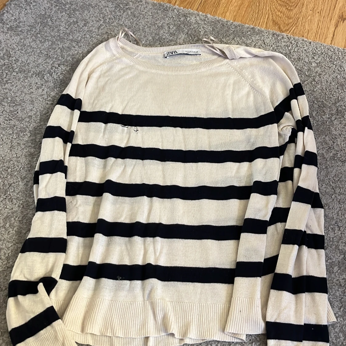 Beige och svart randig tröja från Zara