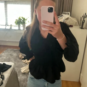 Blus - Säljer mina fina blus från only på grund av att den är för liten 