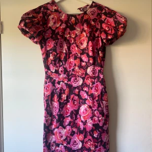 Klänning - Oanvänd klänning från bikbok i storlek xs. Kan skicka fler bilder vid intresse.