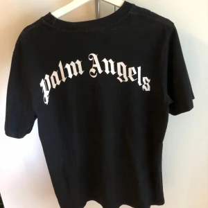 Palm Angels T-shirt - Palm Angels T-shirt, 10/10 skick! 100% autentisk 