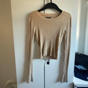 Ribbad långärmad  - Beige ribbad långärmad 