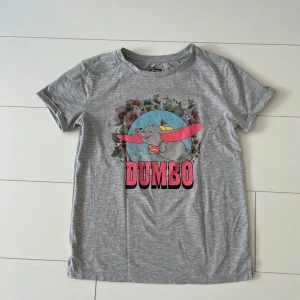 Disney Original tshirt  - Disney Original tshirt med dumbo från Springfield, helt ny utan prislapp, utmärkt skick