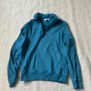 Stone island tröja  - Det Stone island crewneck, inte så anvönd 9/10 skick! Nypris: 1549kr
