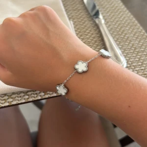 Pandora doupe  - Jättefint Pandora doupe armband!❤️❤️ nypris 480! Men säljer för 350! ❤️ har även i andra färger och i guld ❤️ skriv till mig i DM och funderingar ❤️😉