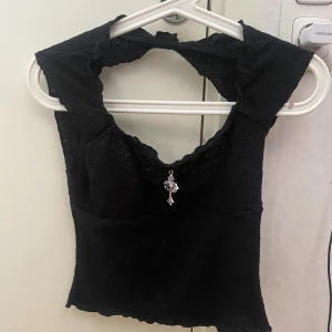 Tröja  - Nu säljer jag min fina tröja från SHEIN🩵  Aldrig använd bara provat, storlek M 🩵 