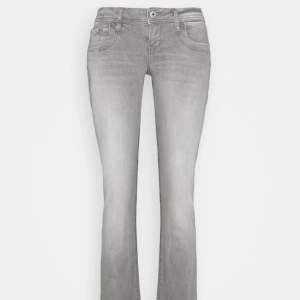 Gråa ltb jeans  - Supersnygga gråa ltb jeans i modellen valerie. Säljer då de inte kommer till användning längre 