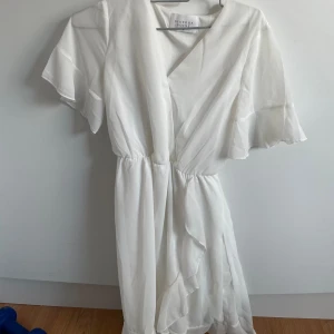 Klänning  - Andvänd en gång skriv för frågor💓