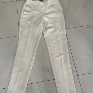 Vita kostymbyxor  - Använd 1 gång, stl 34
