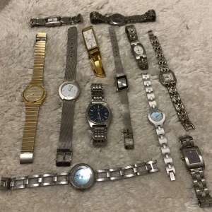 Klockor - Klockor säljes, batteriet i slut på samtliga tror jag. 50:-/st eller allt för 400:-