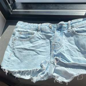 Mina shorts från lager 157 har blivit för små och det är därför jag säljer. Har bara använt typ 3 gånger så är i väldigt bra skick! 