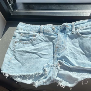 Shorts - Mina shorts från lager 157 har blivit för små och det är därför jag säljer. Har bara använt typ 3 gånger så är i väldigt bra skick! 