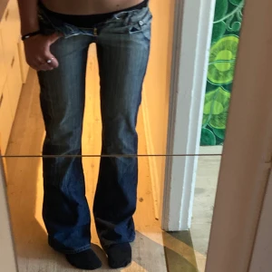 Lågmidjade jeans  - Jätte snygga lågmidjade utsvängda jeans 