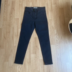 Levi’s - W28/L30