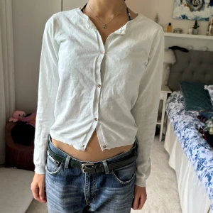 Vit kofta - Vit kofta från Holly and whyte. Passar s/m. 